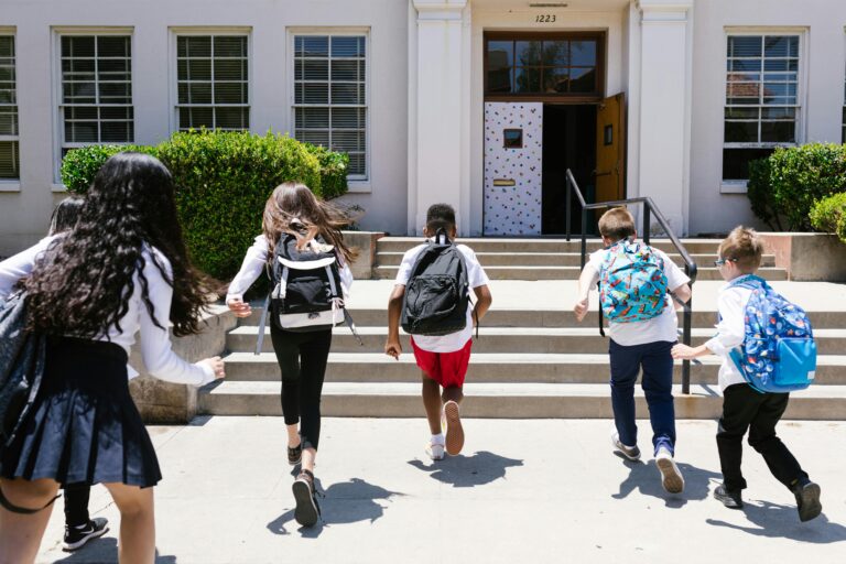 Montessori secondary education for Middle School Students